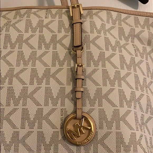 Michael Kors authentic tote - Picture 3 of 11